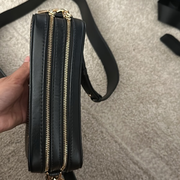 Michael Kors crossover purse - Picture 3 of 3